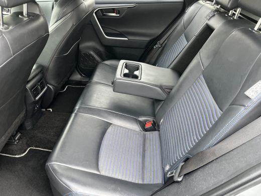 Toyota RAV4 2.5 Hybrid Bi-Tone | Carplay | Parkeersensoren | Stoelverwarming | Navigatie | ActivLease financial lease