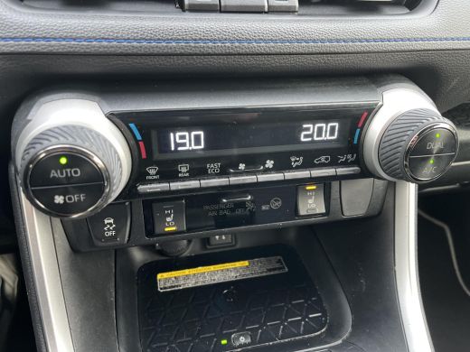 Toyota RAV4 2.5 Hybrid Bi-Tone | Carplay | Parkeersensoren | Stoelverwarming | Navigatie | ActivLease financial lease