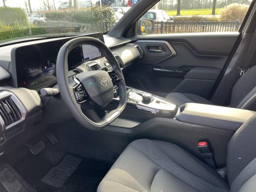 Toyota Urban Cruiser Dynamic 61 kWh | Land Breeze Green | Demo ActivLease financial lease