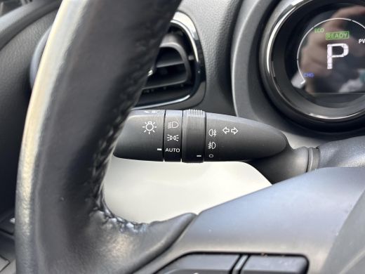 Toyota Yaris 1.5 Hybrid Executive **DODEHOEK DETECTIE/ STOELVERWARMING/ JBL AUDIO/ KEYLESS** ActivLease financial lease