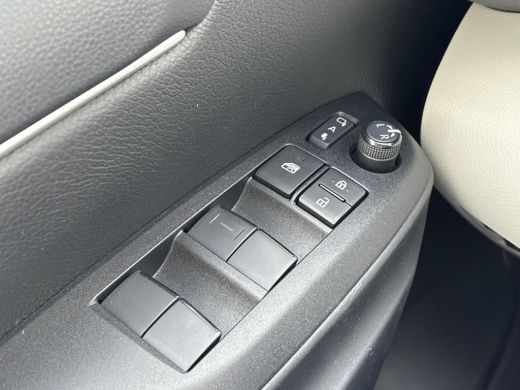 Toyota Yaris 1.5 Hybrid Executive **DODEHOEK DETECTIE/ STOELVERWARMING/ JBL AUDIO/ KEYLESS** ActivLease financial lease