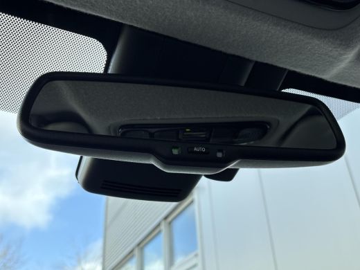 Toyota Yaris 1.5 Hybrid Executive **DODEHOEK DETECTIE/ STOELVERWARMING/ JBL AUDIO/ KEYLESS** ActivLease financial lease