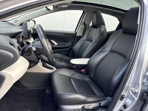 Toyota Yaris 1.5 Hybrid Executive **DODEHOEK DETECTIE/ STOELVERWARMING/ JBL AUDIO/ KEYLESS** ActivLease financial lease