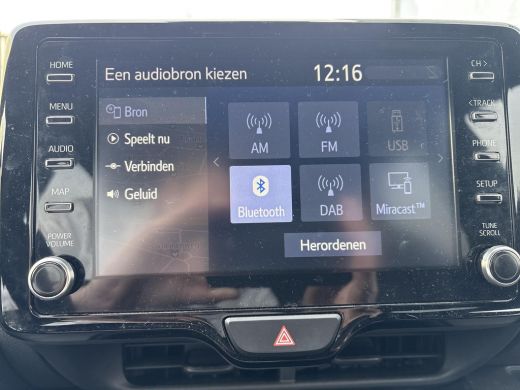 Toyota Yaris 1.5 Hybrid Executive **DODEHOEK DETECTIE/ STOELVERWARMING/ PARKEERSENSOREN/ KEYLESS** ActivLease financial lease