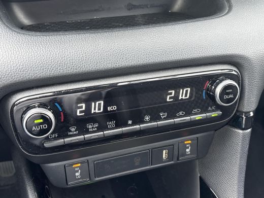 Toyota Yaris 1.5 Hybrid Executive **DODEHOEK DETECTIE/ STOELVERWARMING/ PARKEERSENSOREN/ KEYLESS** ActivLease financial lease