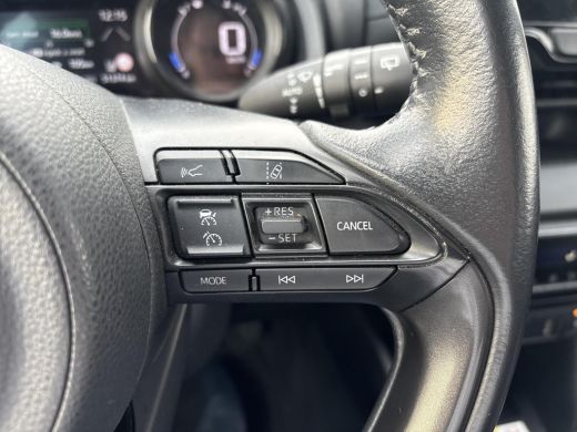 Toyota Yaris 1.5 Hybrid Executive **DODEHOEK DETECTIE/ STOELVERWARMING/ PARKEERSENSOREN/ KEYLESS** ActivLease financial lease