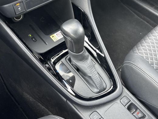 Toyota Yaris 1.5 Hybrid Executive **DODEHOEK DETECTIE/ STOELVERWARMING/ PARKEERSENSOREN/ KEYLESS** ActivLease financial lease