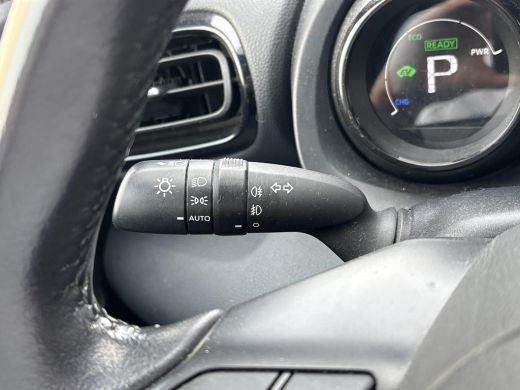 Toyota Yaris 1.5 Hybrid Executive **DODEHOEK DETECTIE/ STOELVERWARMING/ PARKEERSENSOREN/ KEYLESS** ActivLease financial lease