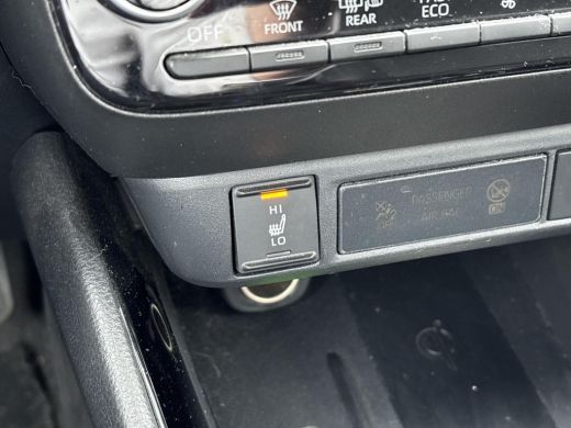 Toyota Yaris 1.5 Hybrid Executive **DODEHOEK DETECTIE/ STOELVERWARMING/ PARKEERSENSOREN/ KEYLESS** ActivLease financial lease