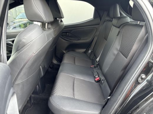 Toyota Yaris 1.5 Hybrid Executive **DODEHOEK DETECTIE/ STOELVERWARMING/ PARKEERSENSOREN/ KEYLESS** ActivLease financial lease