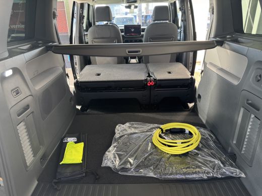 Volkswagen ID. Buzz Pro 79 kWh 286PK RWD Private lease &euro;720.- per maand | Trekhaak | stoelverwarming | app connect ActivLease financial lease