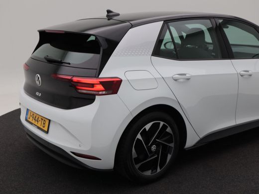 Volkswagen ID.3 First 58 kWh 204 Pk | Adaptive Cruise | Zwarte Hemel | Stoelverwarming | Climate Control | LED | ... ActivLease financial lease