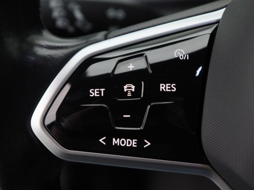 Volkswagen ID.3 First 58 kWh 204 Pk | Adaptive Cruise | Zwarte Hemel | Stoelverwarming | Climate Control | LED | ... ActivLease financial lease