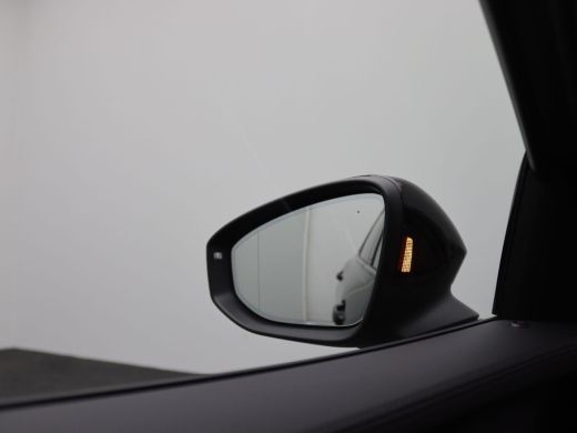 Volkswagen Passat Variant 1.5 eHybrid R-Line Edition 272PK DSG SOH 100%, Pano-Schuifdak, Trekhaak, Black Style, Key... ActivLease financial lease