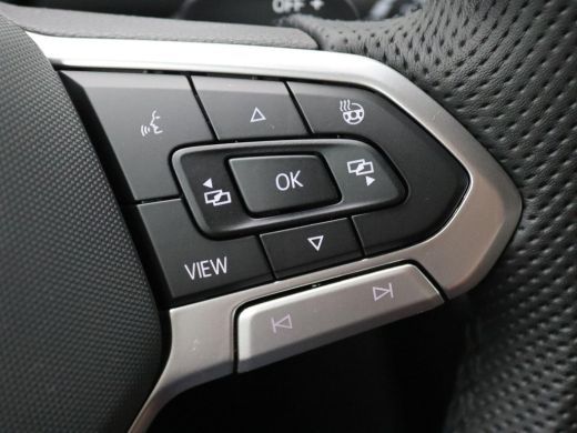 Volkswagen T-Roc 1.5 TSI R-Line Business 150PK DSG Trekhaak, Pano-Schuifdak, 19" LM Velgen, Black Style, LED-Matri... ActivLease financial lease