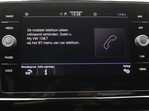 Volkswagen T-Roc 1.5 TSI R-Line Business 150PK DSG Trekhaak, Pano-Schuifdak, 19" LM Velgen, Black Style, LED-Matri... ActivLease financial lease