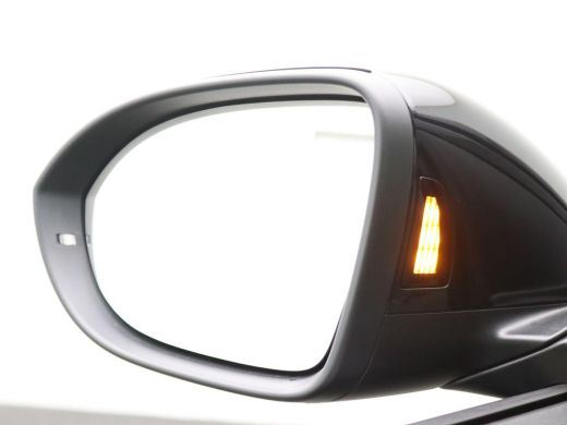 Volkswagen T-Roc 1.5 TSI R-Line Business 150PK DSG Trekhaak, Pano-Schuifdak, 19" LM Velgen, Black Style, LED-Matri... ActivLease financial lease