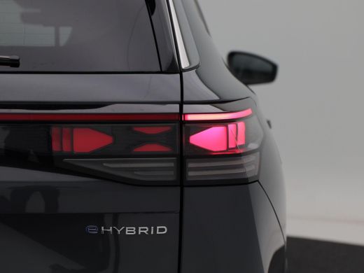 Volkswagen Tayron 1.5 eHybrid 272 Pk R-Line Edition | Panoramadak | Trekhaak | 20 Inch | Camera | Stuur- en Stoelve... ActivLease financial lease
