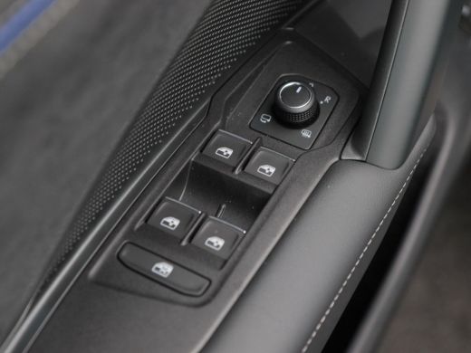 Volkswagen Tayron 1.5 eHybrid 272 Pk R-Line Edition | Panoramadak | Trekhaak | 20 Inch | Camera | Stuur- en Stoelve... ActivLease financial lease