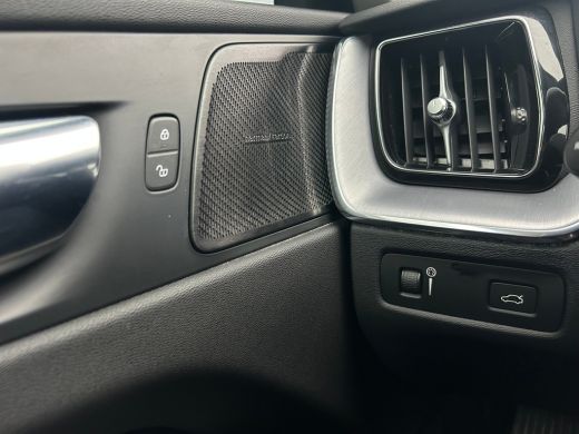 Volvo  XC60 2.0 B5 Momentum Exclusive | Trekhaak | Camera | BLIS | Adaptive CC | Climate pack | Harman Kardon... ActivLease financial lease