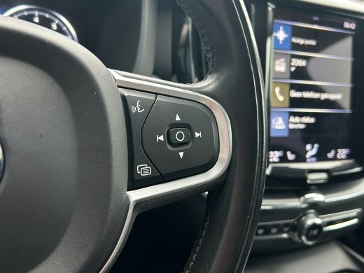 Volvo  XC60 2.0 B5 Momentum Exclusive | Trekhaak | Camera | BLIS | Adaptive CC | Climate pack | Harman Kardon... ActivLease financial lease