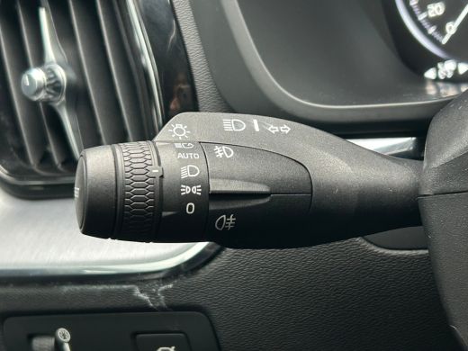 Volvo  XC60 2.0 B5 Momentum Exclusive | Trekhaak | Camera | BLIS | Adaptive CC | Climate pack | Harman Kardon... ActivLease financial lease