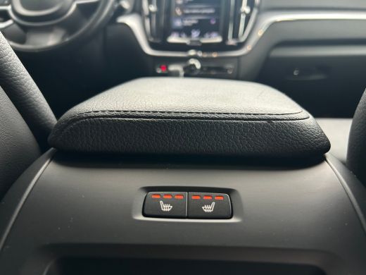 Volvo  XC60 2.0 B5 Momentum Exclusive | Trekhaak | Camera | BLIS | Adaptive CC | Climate pack | Harman Kardon... ActivLease financial lease