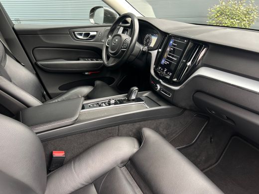 Volvo  XC60 2.0 B5 Momentum Exclusive | Trekhaak | Camera | BLIS | Adaptive CC | Climate pack | Harman Kardon... ActivLease financial lease