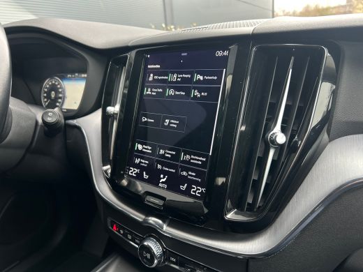 Volvo  XC60 2.0 B5 Momentum Exclusive | Trekhaak | Camera | BLIS | Adaptive CC | Climate pack | Harman Kardon... ActivLease financial lease