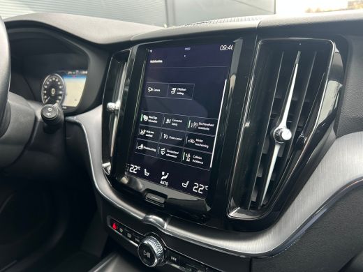 Volvo  XC60 2.0 B5 Momentum Exclusive | Trekhaak | Camera | BLIS | Adaptive CC | Climate pack | Harman Kardon... ActivLease financial lease