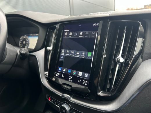 Volvo  XC60 2.0 B5 Momentum Exclusive | Trekhaak | Camera | BLIS | Adaptive CC | Climate pack | Harman Kardon... ActivLease financial lease