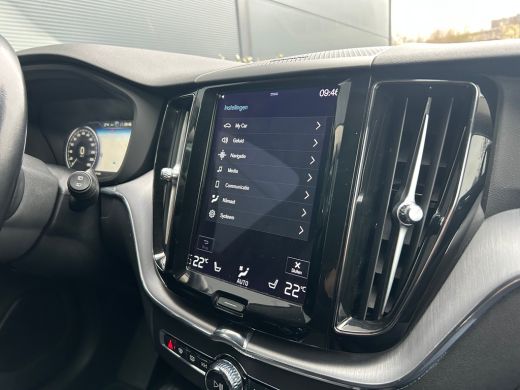 Volvo  XC60 2.0 B5 Momentum Exclusive | Trekhaak | Camera | BLIS | Adaptive CC | Climate pack | Harman Kardon... ActivLease financial lease