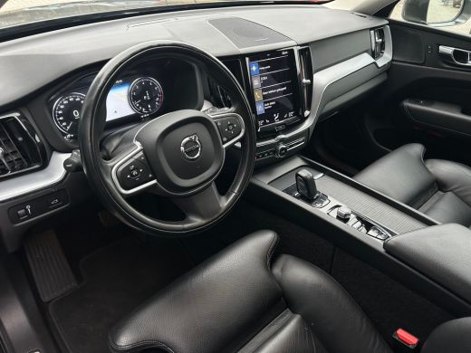 Volvo  XC60 2.0 B5 Momentum Exclusive | Trekhaak | Camera | BLIS | Adaptive CC | Climate pack | Harman Kardon... ActivLease financial lease