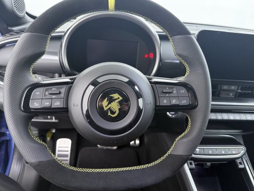 Abarth 600e Scorpionissima 54 kWh | Achteruitrijcamera | Apple Carplay/Android Auto|telefoonintegratie premiu... ActivLease financial lease
