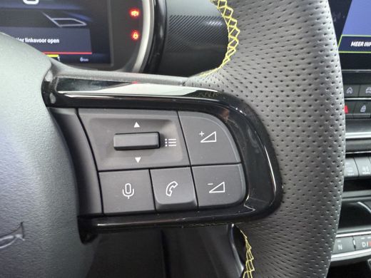 Abarth 600e Scorpionissima 54 kWh | Achteruitrijcamera | Apple Carplay/Android Auto|telefoonintegratie premiu... ActivLease financial lease