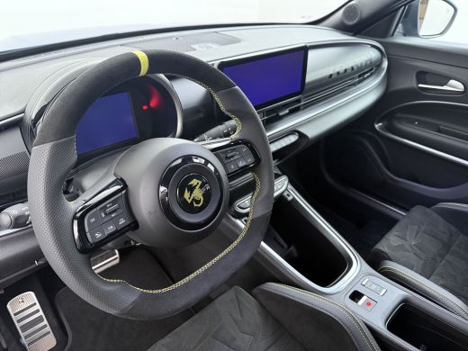 Abarth 600e Scorpionissima 54 kWh | Achteruitrijcamera | Apple Carplay/Android Auto|telefoonintegratie premiu... ActivLease financial lease