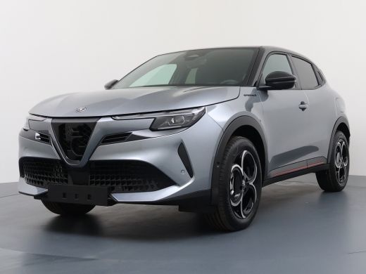 Alfa Romeo Junior 1.2 Turbo Hybrid Ibrida Speciale | Achterbank in delen neerklapbaar | Achteruitrijcamera | Airco ...