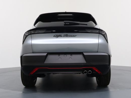 Alfa Romeo Junior 1.2 Turbo Hybrid Ibrida Speciale | Achterbank in delen neerklapbaar | Achteruitrijcamera | Airco ... ActivLease financial lease