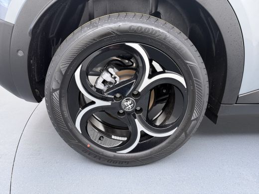 Alfa Romeo Junior 1.2 Turbo Hybrid Ibrida Speciale | Achterbank in delen neerklapbaar | Achteruitrijcamera | Airco ... ActivLease financial lease