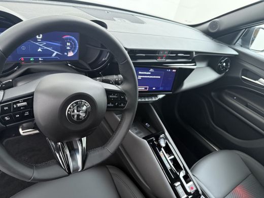 Alfa Romeo Junior 1.2 Turbo Hybrid Ibrida Speciale | Achterbank in delen neerklapbaar | Achteruitrijcamera | Airco ... ActivLease financial lease