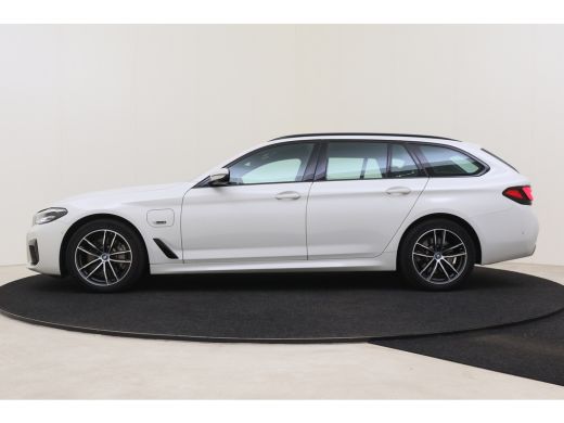 BMW 5 Serie Touring 530e xDrive High Executive M Sport Automaat / Sportstoelen / Trekhaak / Achteruitrijcamer... ActivLease financial lease