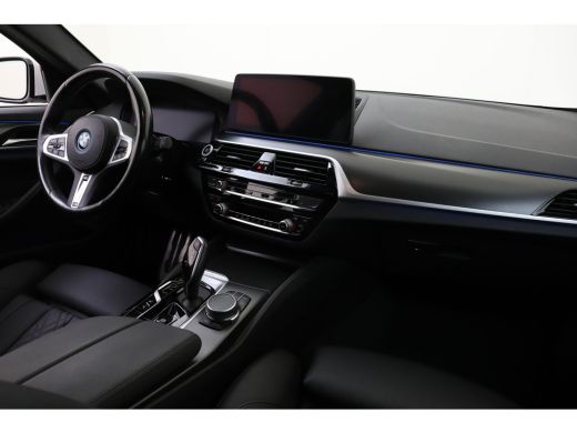 BMW 5 Serie Touring 530e xDrive High Executive M Sport Automaat / Sportstoelen / Trekhaak / Achteruitrijcamer... ActivLease financial lease