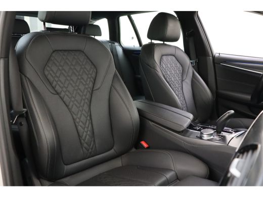 BMW 5 Serie Touring 530e xDrive High Executive M Sport Automaat / Sportstoelen / Trekhaak / Achteruitrijcamer... ActivLease financial lease