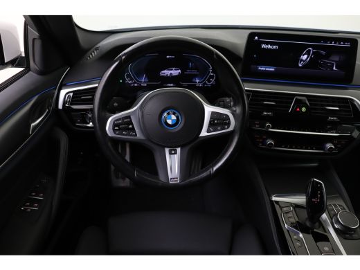 BMW 5 Serie Touring 530e xDrive High Executive M Sport Automaat / Sportstoelen / Trekhaak / Achteruitrijcamer... ActivLease financial lease