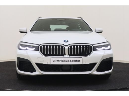 BMW 5 Serie Touring 530e xDrive High Executive M Sport Automaat / Sportstoelen / Trekhaak / Achteruitrijcamer... ActivLease financial lease