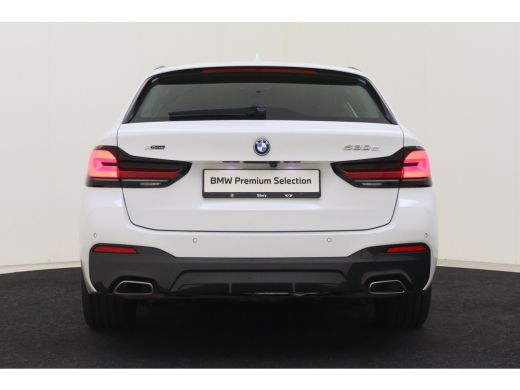 BMW 5 Serie Touring 530e xDrive High Executive M Sport Automaat / Sportstoelen / Trekhaak / Achteruitrijcamer... ActivLease financial lease
