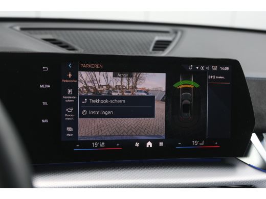 BMW X1 xDrive25e M Sport Automaat / Panoramadak / Trekhaak / Sportstoelen / M Adaptief onderstel / Comfo... ActivLease financial lease