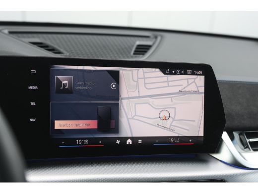 BMW X1 xDrive25e M Sport Automaat / Panoramadak / Trekhaak / Sportstoelen / M Adaptief onderstel / Comfo... ActivLease financial lease