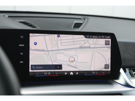 BMW X1 xDrive25e M Sport Automaat / Panoramadak / Trekhaak / Sportstoelen / M Adaptief onderstel / Comfo... ActivLease financial lease