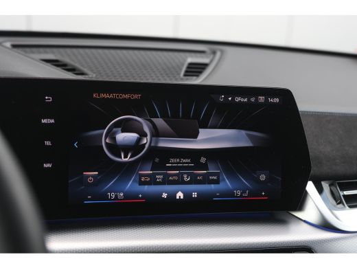BMW X1 xDrive25e M Sport Automaat / Panoramadak / Trekhaak / Sportstoelen / M Adaptief onderstel / Comfo... ActivLease financial lease